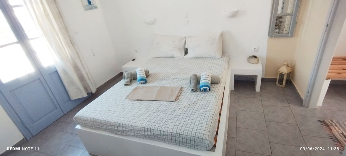 Εσωτερικό δωματίου στα δωμάτια Αντώνης στη Σίφνο