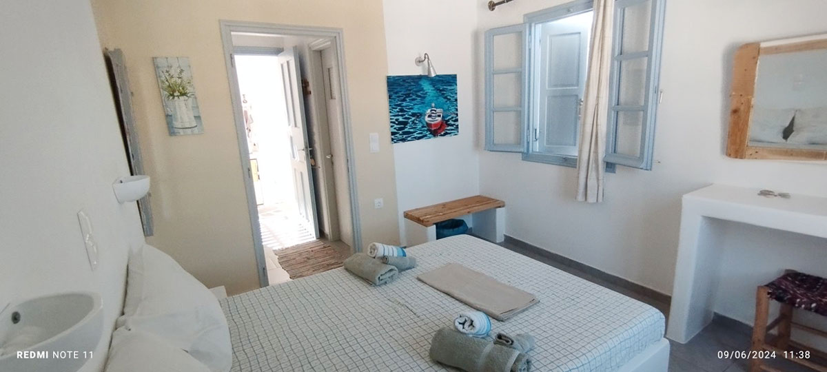 Εσωτερικό δωματίου στα δωμάτια Αντώνης στη Σίφνο