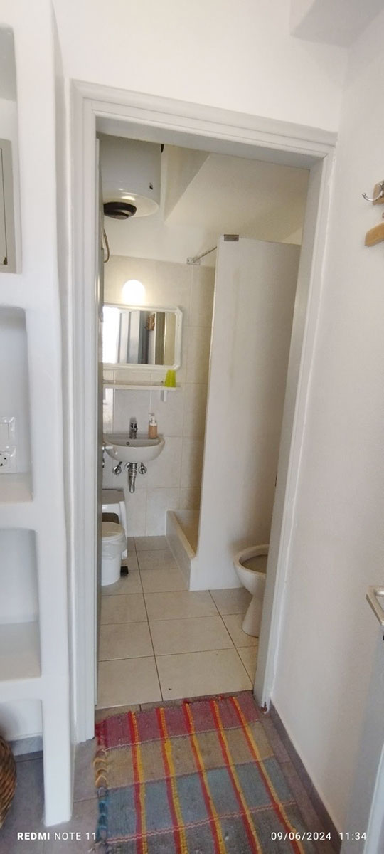 Μπάνιο δωματίου στα δωμάτια Αντώνης στη Σίφνο