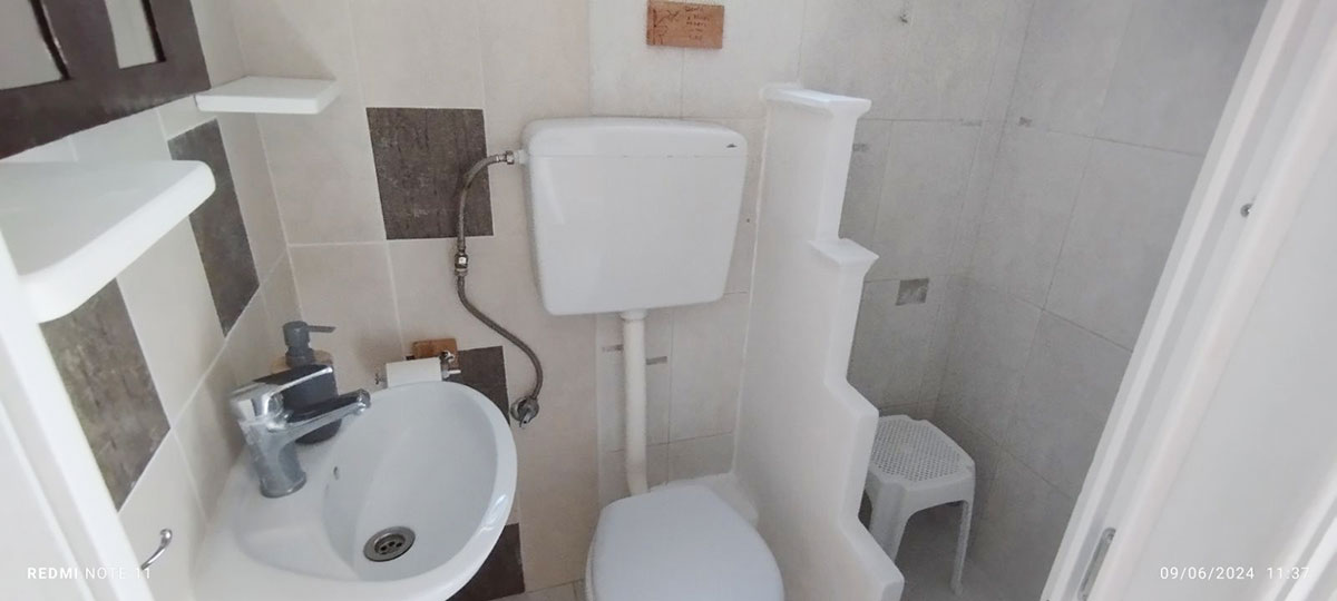 Μπάνιο δωματίου στα δωμάτια Αντώνης στη Σίφνο