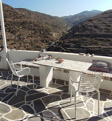 Room yard with view of the surrounding area