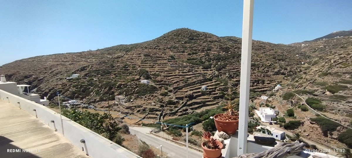 Θέα στο τοπίο από τα δωμάτια Αντώνης